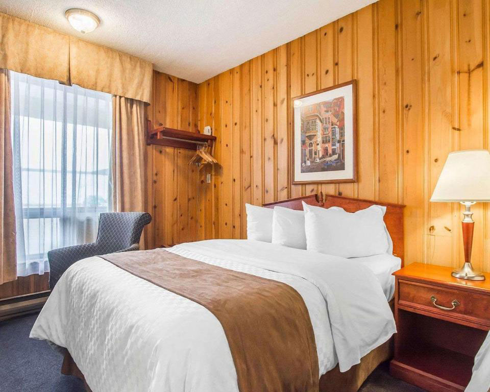 Standard Room with 1 Queen Bed